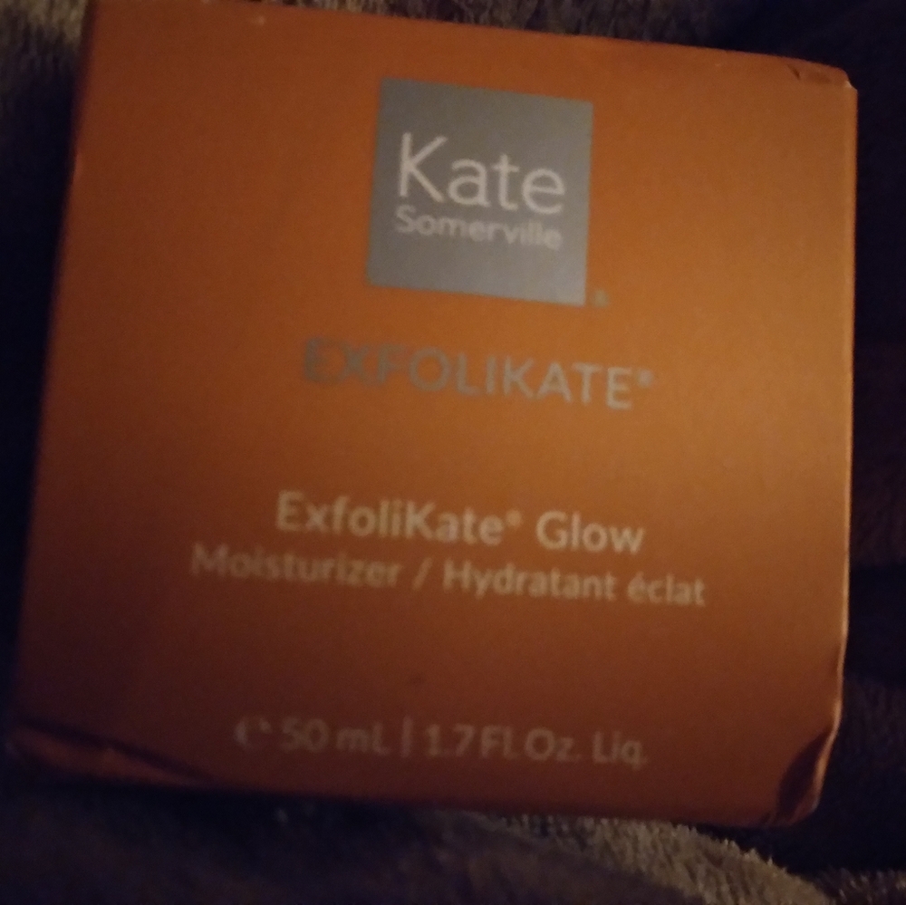 Kate Summerville exfolikate glow moisturizer